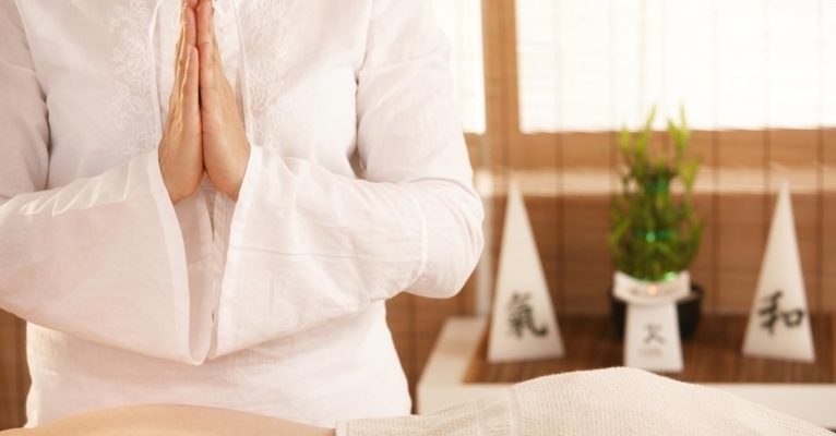 Cinq façons dont la méditation peut aider un massage conscient